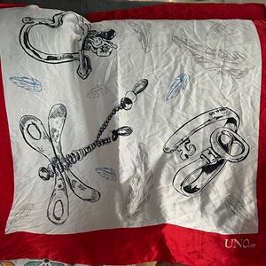 Red and White Graphic Scarf UNO de 50